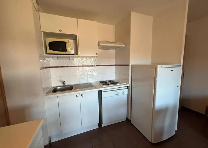 Apartment Lumineux 3 Pieces Avec Balcon Et Parking - Fr-1-593-135 *